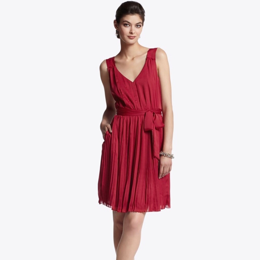 NWT White House Black Market Dress w Pockets (Great for Christmas / Holidays)